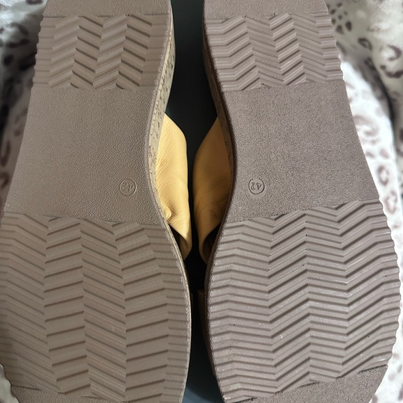 Spring Step Yellow Platform Sandals - Picture 4 of 4